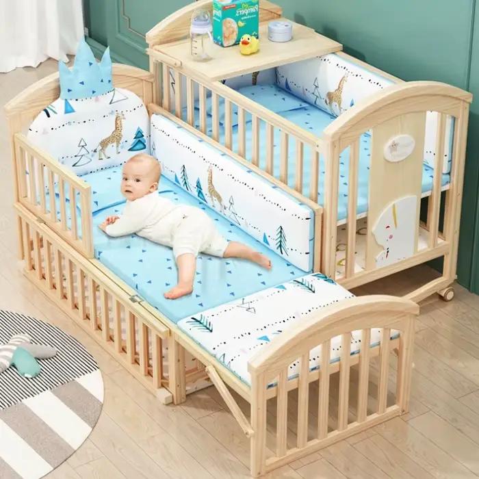Lit bébé multifonctionnel en bois massif avec mobile, table à langer et moustiquaire pour sécurité et confort optimal occasions spéciales