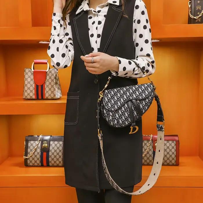 Sac à main en demi-cercle brodé irrégulier pour femmes, sac de selle à large bandoulière, asymétriqu