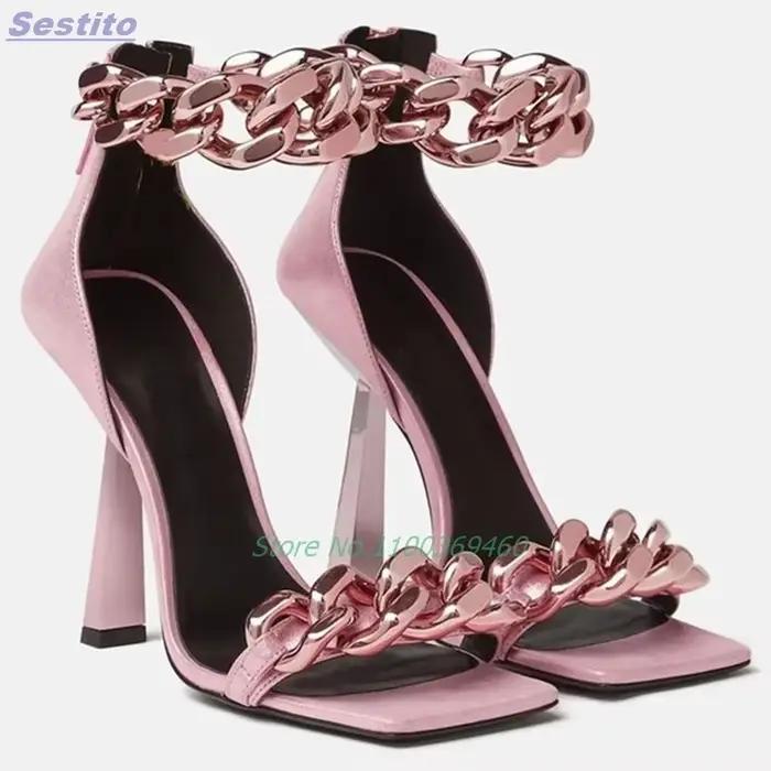 Sandales à talons aiguilles en métal avec chaîne épaisse, bout carré, fermeture éclair arrière, brid