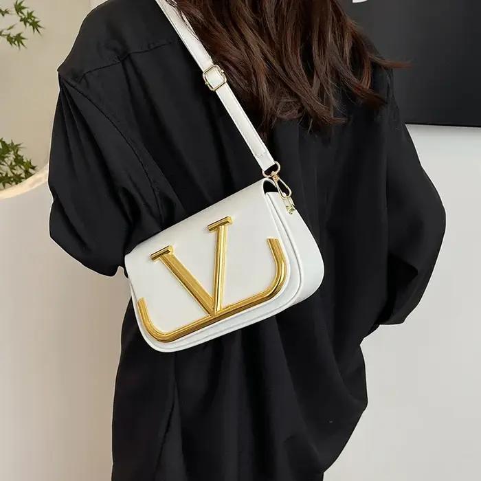 Sac à bandoulière minimaliste haut de gamme pour femme en cuir grainé premium avec sangle réglable,