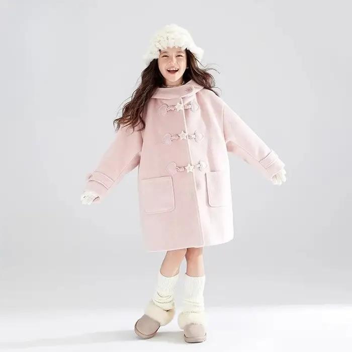 2025 nouveau manteau d'hiver manteau à capuche en laine rose pêche avec boutons en corne de chèvre é