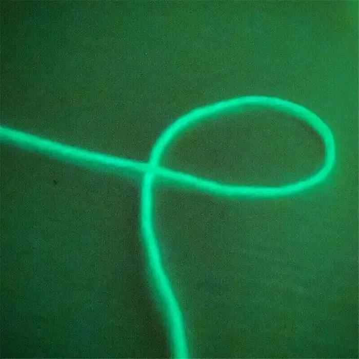 Nouveau fil fonctionnel qui brille dans la nuit, fil épais lumineux en Polyester