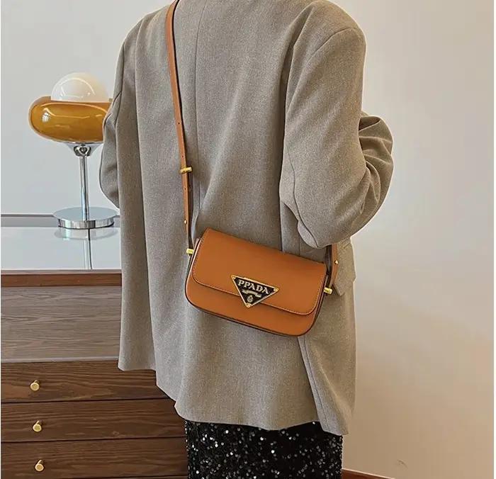 Sac à langer tendance : Sac à main en cuir de luxe simple pour femme, sac messager vintage haut de g