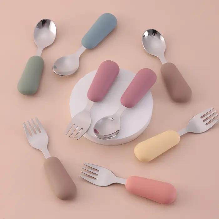 Couleur enfants 2 pièces fourchette cuillère en acier inoxydable ensemble d'alimentation pour bébé u