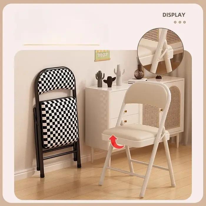Chaise pliable polyvalente, construction en métal robuste avec siège rayé rembourré confortable, des
