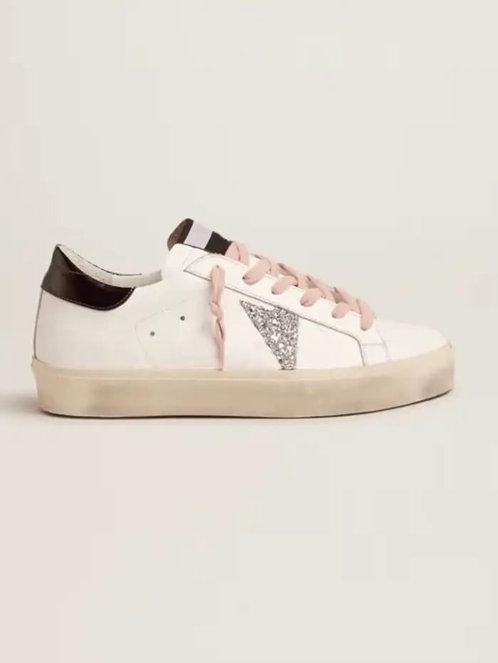 Chaussures de basket usagées avec amortissement pour l'absorption des chocs