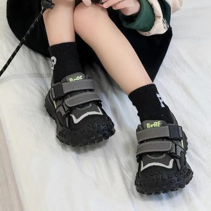 Baskets épaisses pour enfants, chaussures d'hiver en coton Velcro avec semelle à pointes, fond de pn