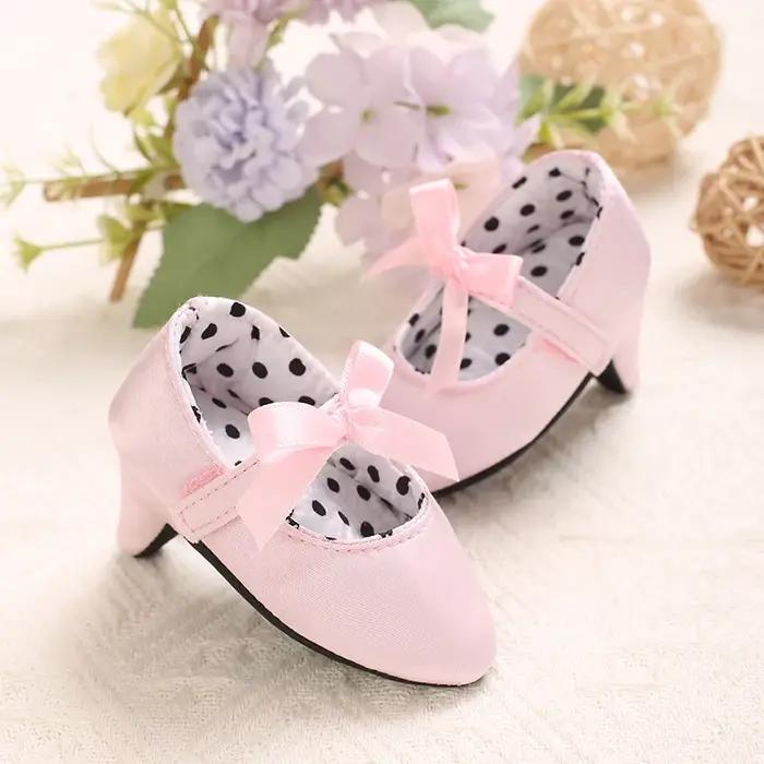 Chaussures à talons hauts pour nouveau-né fille design princesse avec nœud pour célébrations et photos mémorables premiers anniversaires et communions