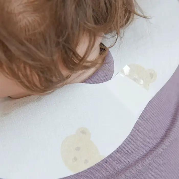 Paquet de 50 bavoirs jetables pour bébés âgés de 6 mois à 2 ans, bavoir d'alimentation ours de dessi