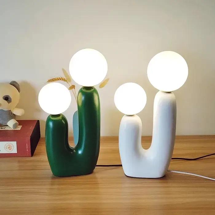 Lampe de table en verre d'art nordique moderne, lampe de tête de lit en résine pour chambre à couche