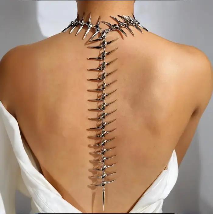 Edgy Niche Hip-Hop épine squelette alliage collier pour femme parfait pour les fêtes de vacances ten