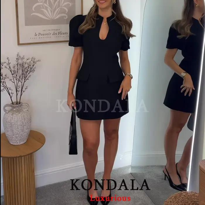 KONDALA Robe Courte Chic et Élégante pour Femme, Noire, Col Rond, Fermeture Éclair, Manches Courtes