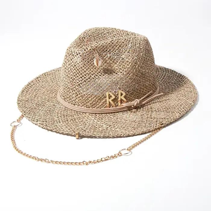 2025 offres spéciales Style européen et américain broche conception chapeau de paille femme lettre c