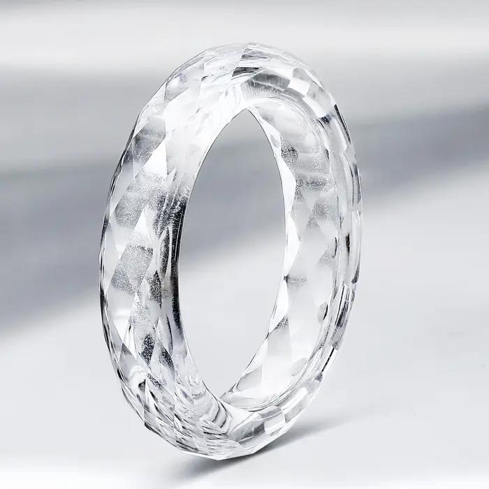 Eme jewe Bague en saphir blanc cultivé en laboratoire adaptée à un usage quotidien.
