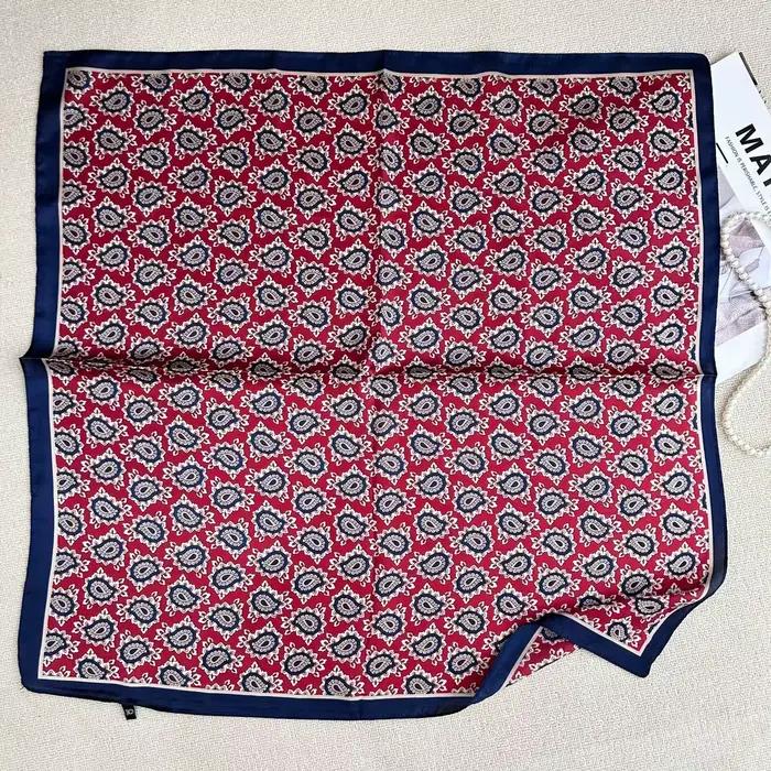 Écharpe carrée en imitation soie motif cajou muté élégante pour femmes voyage quotidien sorties festives