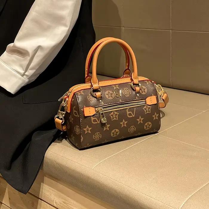 Sac à langer élégant en cuir, design classique, sac bandoulière décontracté pour femme, grande capac