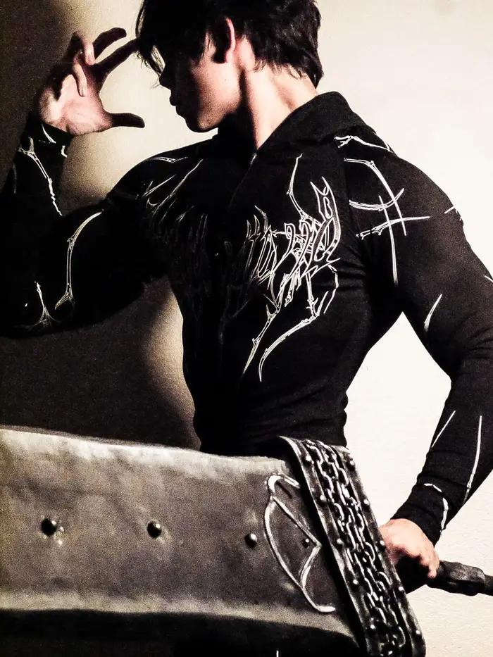 Nouvelle collection Printemps-Été 2026 : Sweat à capuche noir pour homme, style sportif compressif à