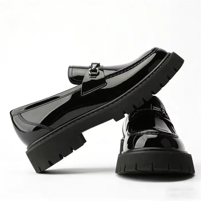 Chaussures en cuir pour hommes à décoration métallique, grande taille, style mode, à talon épais et