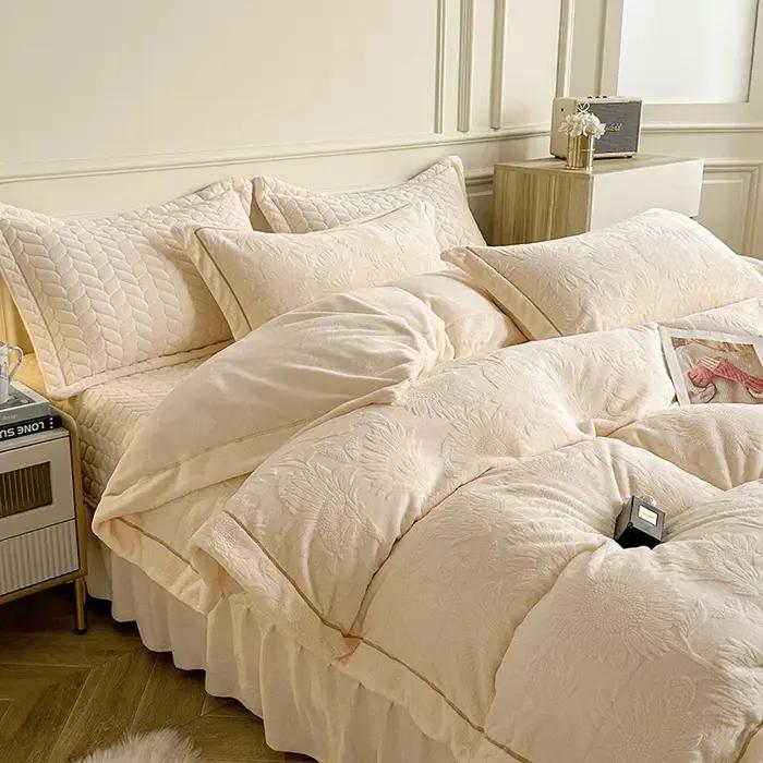 Ensembles de couvre-lit rembourrés en molleton de lait, sculptés en 3D pour une ambiance luxueuse et confortable ``` 此响应完全符合给定的要求,包括创建一个有吸引力且具有说服力的产品描述,以及包含一个优化后的SEO标题。
