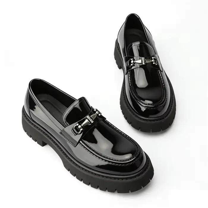 Chaussures en cuir pour hommes à décoration métallique, grande taille, style mode, à talon épais et