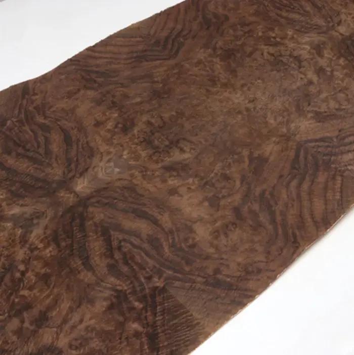 Longueur: 2.5 mètres largeur: 580mm T:0.3mm épissage de noyer naturel avec surface de bavure placage